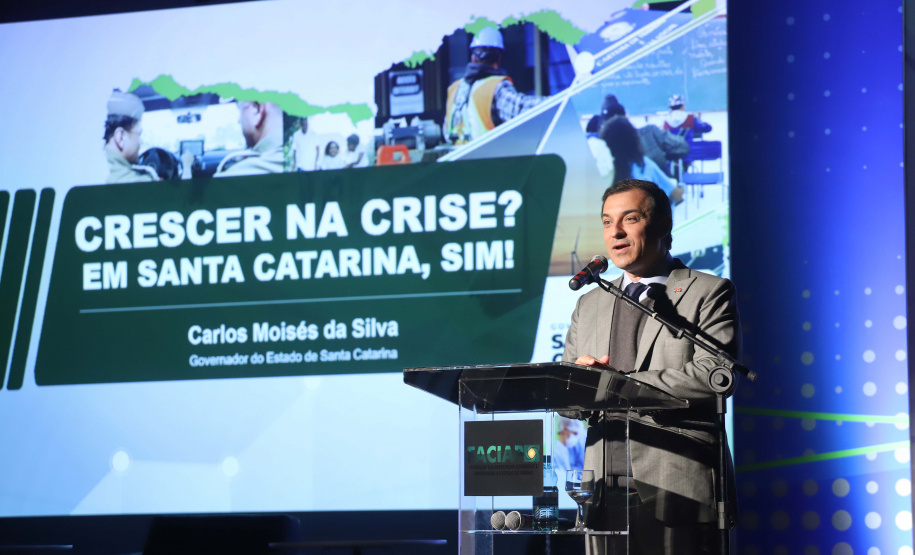 O governador Carlos Massa Ratinho Junior participa da abertura do III Forum Gestão Pública FACIAP, Caminhos do Crescimento. Participaram do evento: o governador: de Santa Catarina, Carlos Moisés; Marco Tadeu Barbosa, pres. da Faciap; pres. da Federação das Associações das Empresas de Santa Catarina, Jonny Zulauf; pres. da Celepar, Allan Costa. entre outros. N/F: governador de Santa Catarina, Carlos Moisés.Curitiba, 21- 08- 19.Foto: Arnaldo Alves / ANPr.