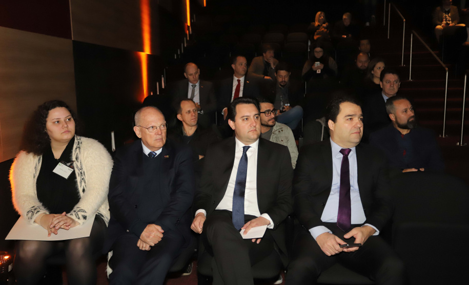 O governador Carlos Massa Ratinho Junior participa da abertura do III Forum Gestão Pública FACIAP, Caminhos do Crescimento. Participaram do evento: o governadores: do Distrito Federal, Ibaneis Rocha; de Santa Catarina, Carlos Moisés; Marco Tadeu Barbosa, pres. da Faciap; pres. da Federação das Associações das Empresas de Santa Catarina, Jonny Zulauf; pres. da Celepar, Allan Costa. entre outros.Curitiba, 21- 08- 19.Foto: Arnaldo Alves / ANPr.