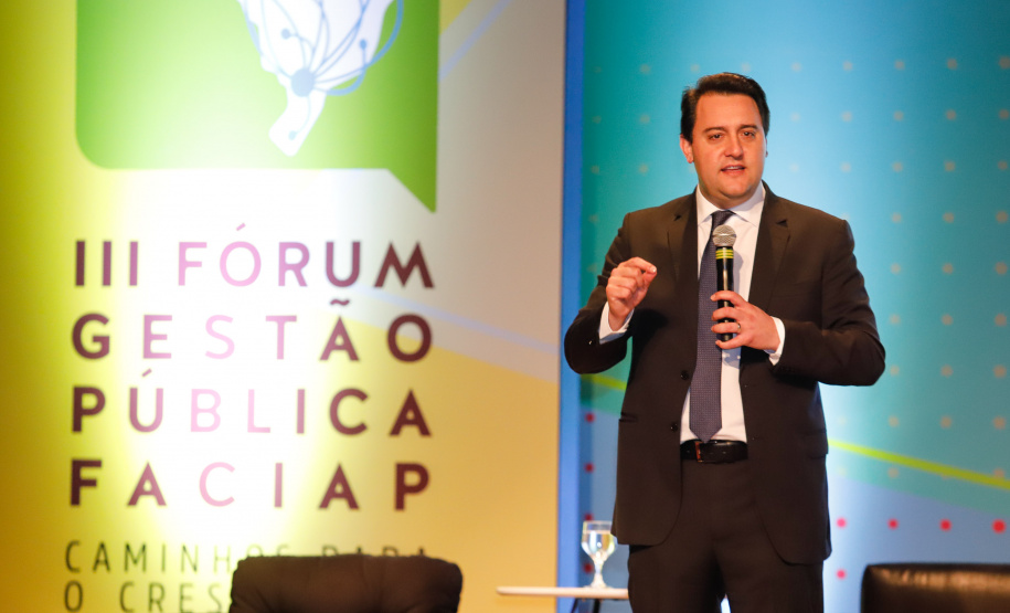 O governador Carlos Massa Ratinho Junior participa da abertura do III Forum Gestão Pública FACIAP, Caminhos do Crescimento.