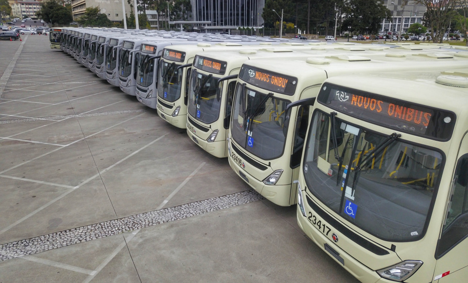 Governador Carlos Massa Ratinho Junior entrega novos ônibus para atender o sistema de transporte coletivo da Região Metropolitana de Curitiba. Foto: José Fernando Ogura/AEN