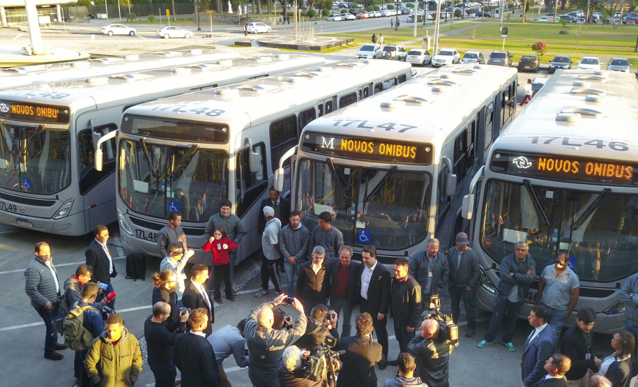 Governador Carlos Massa Ratinho Junior entrega novos ônibus para atender o sistema de transporte coletivo da Região Metropolitana de Curitiba. Foto: José Fernando Ogura/AEN