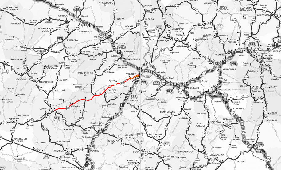 Na PR-323, no Noroeste do Estado, foram iniciados serviços de fresagem, que é a retirada da camada superior do pavimento, seguida pela reperfilagem, que consiste na aplicação de concreto betuminoso usinado a quente (CBUQ) e compactação desse material. O resultado será uma pista plana, sem deformações e buracos. Os trabalhos começaram em Cianorte e devem ser executados até Maringá, em uma extensão de 77,11 quilômetros.Foto: Divulgação/DER