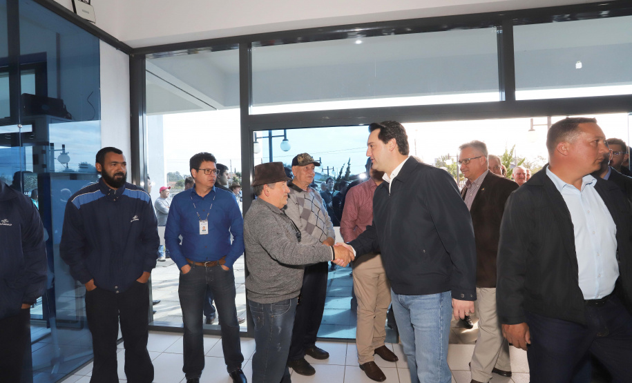 O governador Carlos Massa Ratinho Junior autorizou nesta quinta-feira (22) o início de obras de uma nova unidade do Hospital e Maternidade Dr. Paulo Fortes, em São Mateus do Sul. Presentes na solenidade: prefeito de São Mateus do Sul, Luiz Adyr Gonsalves Pereira; os secretários: da Saúde, Beto Preto; de Infraestrutura e Logística, Sandro Alex; deputados: Alexandre Curi; Hussein Bakri; Emerson Bacil; entre outros.São Mateus do Sul, 22-08-19.Foto: Arnaldo Alves / ANPr.