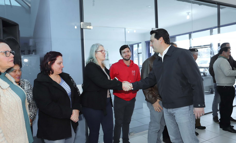 O governador Carlos Massa Ratinho Junior autorizou nesta quinta-feira (22) o início de obras de uma nova unidade do Hospital e Maternidade Dr. Paulo Fortes, em São Mateus do Sul. Presentes na solenidade: prefeito de São Mateus do Sul, Luiz Adyr Gonsalves Pereira; os secretários: da Saúde, Beto Preto; de Infraestrutura e Logística, Sandro Alex; deputados: Alexandre Curi; Hussein Bakri; Emerson Bacil; entre outros.São Mateus do Sul, 22-08-19.Foto: Arnaldo Alves / ANPr.