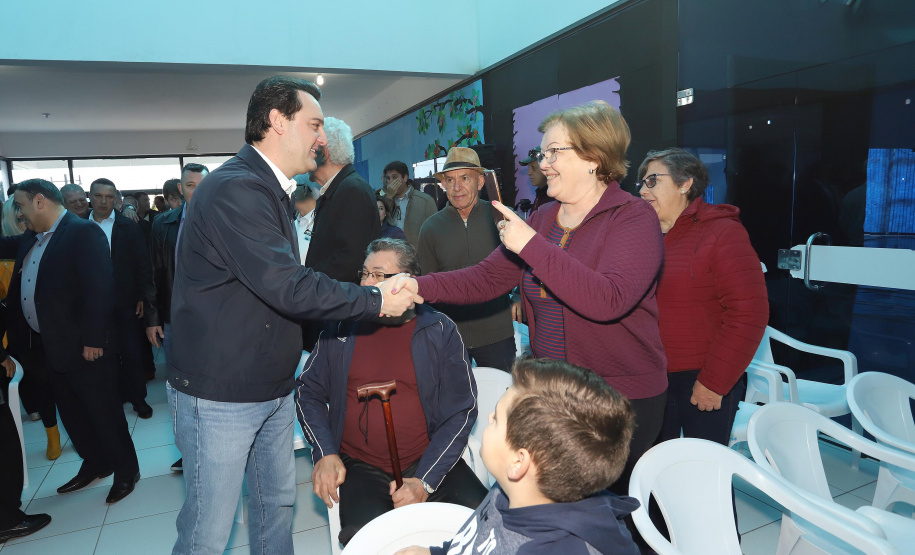 O governador Carlos Massa Ratinho Junior autorizou nesta quinta-feira (22) o início de obras de uma nova unidade do Hospital e Maternidade Dr. Paulo Fortes, em São Mateus do Sul. Presentes na solenidade: prefeito de São Mateus do Sul, Luiz Adyr Gonsalves Pereira; os secretários: da Saúde, Beto Preto; de Infraestrutura e Logística, Sandro Alex; deputados: Alexandre Curi; Hussein Bakri; Emerson Bacil; entre outros.São Mateus do Sul, 22-08-19.Foto: Arnaldo Alves / ANPr.