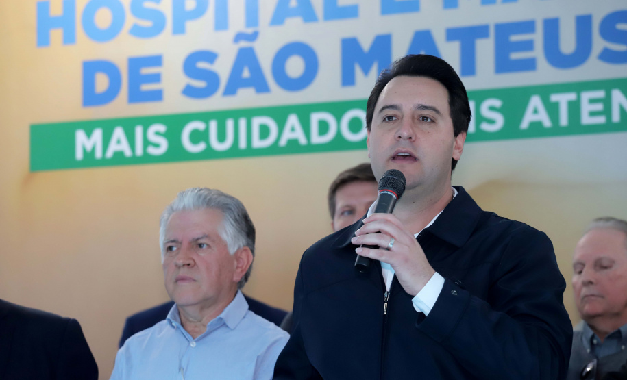 O governador Carlos Massa Ratinho Junior autorizou nesta quinta-feira (22) o início de obras de uma nova unidade do Hospital e Maternidade Dr. Paulo Fortes, em São Mateus do Sul. Presentes na solenidade: prefeito de São Mateus do Sul, Luiz Adyr Gonsalves Pereira; os secretários: da Saúde, Beto Preto; de Infraestrutura e Logística, Sandro Alex; deputados: Alexandre Curi; Hussein Bakri; Emerson Bacil; entre outros.São Mateus do Sul, 22-08-19.Foto: Arnaldo Alves / ANPr.