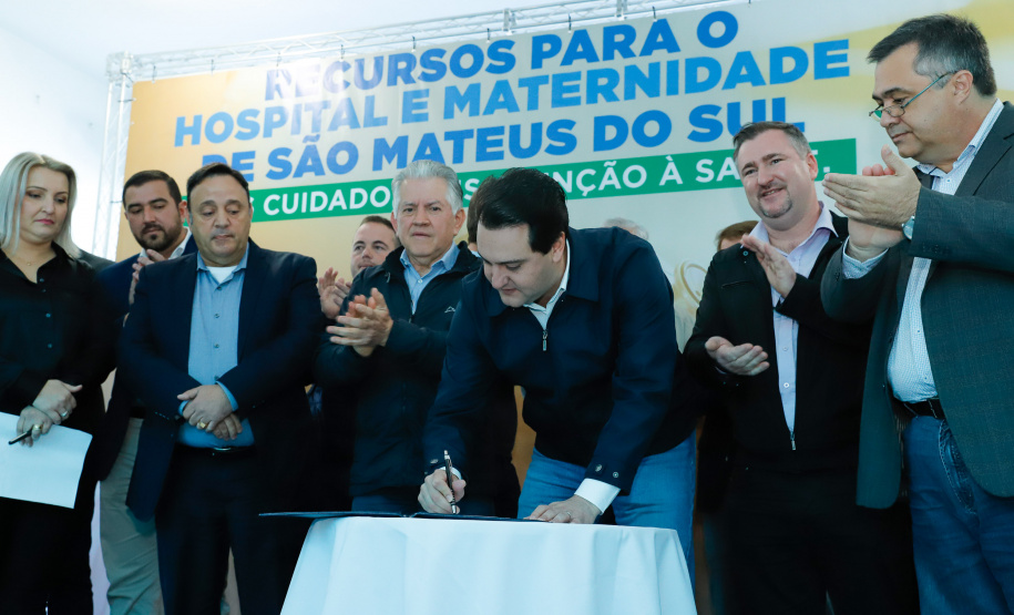 O governador Carlos Massa Ratinho Junior autorizou nesta quinta-feira (22) o início das obras do Hospital e Maternidade Dr. Paulo Fortes, em São Mateus do Sul. A iniciativa é parte do programa estadual de regionalização da Saúde, que tem como objetivo construir centros de especialidades em diversas regiões do Estado.