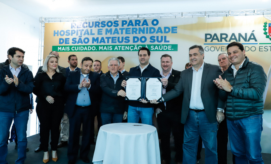O governador Carlos Massa Ratinho Junior autorizou nesta quinta-feira (22) o início das obras do Hospital e Maternidade Dr. Paulo Fortes, em São Mateus do Sul. A iniciativa é parte do programa estadual de regionalização da Saúde, que tem como objetivo construir centros de especialidades em diversas regiões do Estado.