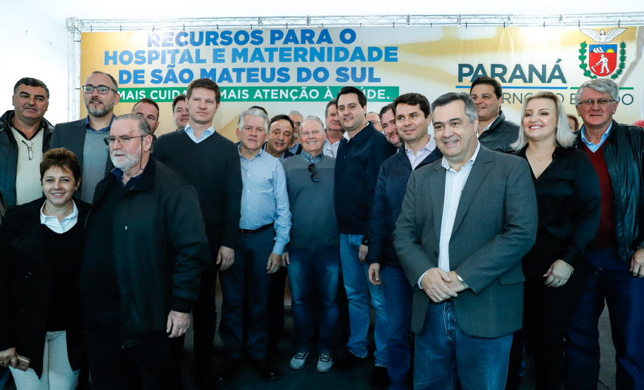 O governador Carlos Massa Ratinho Junior autorizou nesta quinta-feira (22) o início das obras do Hospital e Maternidade Dr. Paulo Fortes, em São Mateus do Sul. A iniciativa é parte do programa estadual de regionalização da Saúde, que tem como objetivo construir centros de especialidades em diversas regiões do Estado.