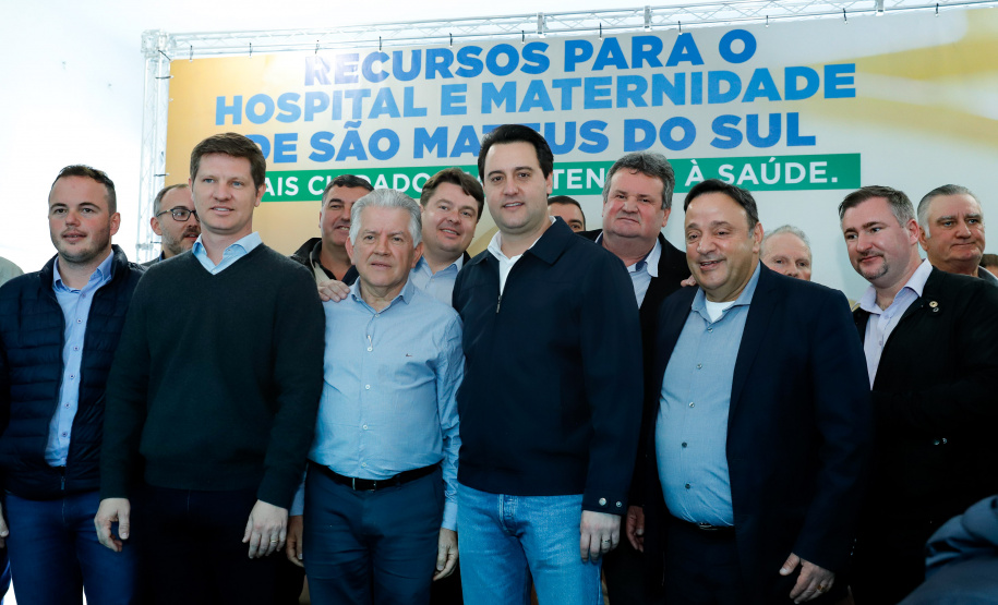 O governador Carlos Massa Ratinho Junior autorizou nesta quinta-feira (22) o início das obras do Hospital e Maternidade Dr. Paulo Fortes, em São Mateus do Sul. A iniciativa é parte do programa estadual de regionalização da Saúde, que tem como objetivo construir centros de especialidades em diversas regiões do Estado.