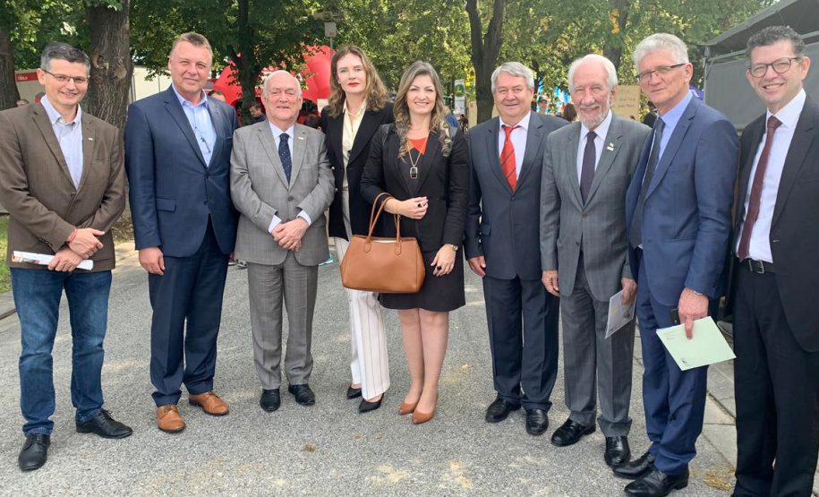 O vice-governador Darci Piana participou nesta quinta-feira (22) da abertura do 46º Země živitelka, na cidade de České Budějovice, na República Tcheca. O evento reúne a maior feira de agricultura e indústria alimentar do País e tem como objetivo de debater os maiores desafios desta área. Foto: Divulgação/Vice-governadoria
