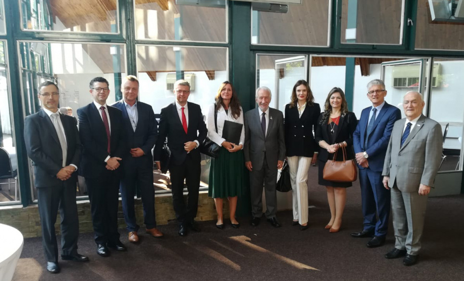 O vice-governador Darci Piana participou nesta quinta-feira (22) da abertura do 46º Země živitelka, na cidade de České Budějovice, na República Tcheca. O evento reúne a maior feira de agricultura e indústria alimentar do País e tem como objetivo de debater os maiores desafios desta área. Foto: Divulgação/Vice-governadoria