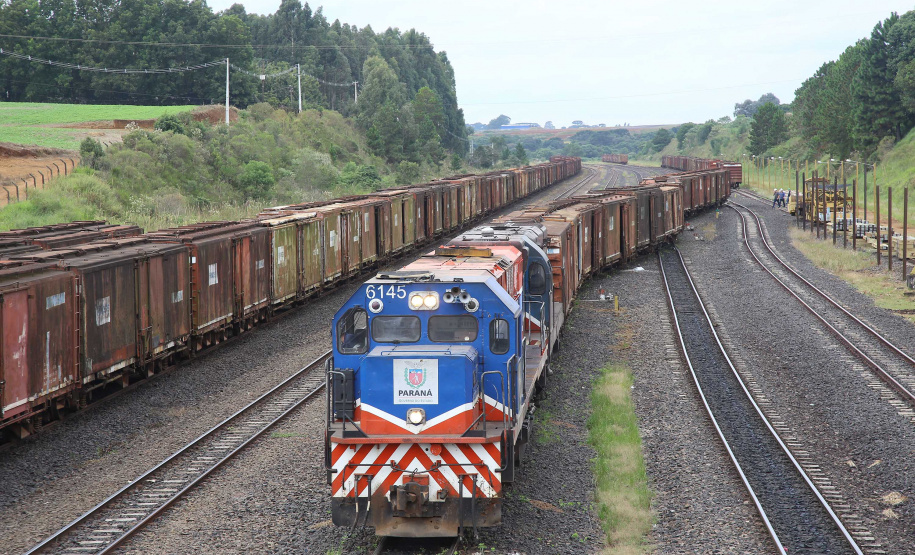 A Ferroeste (Estrada de Ferro Paraná Oeste S.A.) registrou o maior faturamento de sua história atingindo de janeiro até o dia 20 de agosto a marca de R$ 20,556 milhões. O resultado em menos de oito meses é superior a todo o ano de 2018, que registrou R$ 20,523 milhões. No ano passado, no mesmo período, a Ferroeste havia faturado R$ 14,34 milhões - o balanço deste ano é 43% superior.  Foto: Jaelson Lucas/AEN