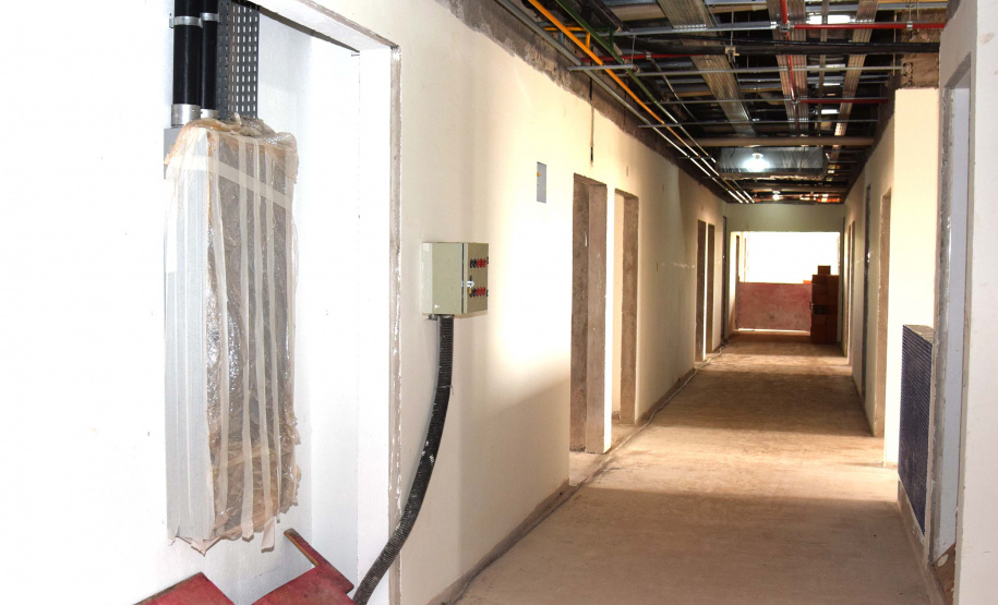 O Governo o Estado vai repassar mais recursos para a continuidade das obras de construção do Hospital Regional de Ivaiporã, no Vale do Ivaí. A Declaração de Adequação Orçamentária de Despesa e Regularidade, que garante que há recursos para este fim, foi assinada pelo secretário de Estado da Saúde, Beto Preto.Foto: Divulgação/SESA