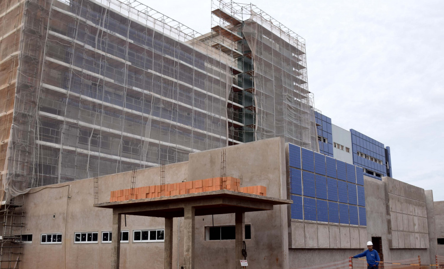 O Governo o Estado vai repassar mais recursos para a continuidade das obras de construção do Hospital Regional de Ivaiporã, no Vale do Ivaí. A Declaração de Adequação Orçamentária de Despesa e Regularidade, que garante que há recursos para este fim, foi assinada pelo secretário de Estado da Saúde, Beto Preto.Foto: Divulgação/SESA