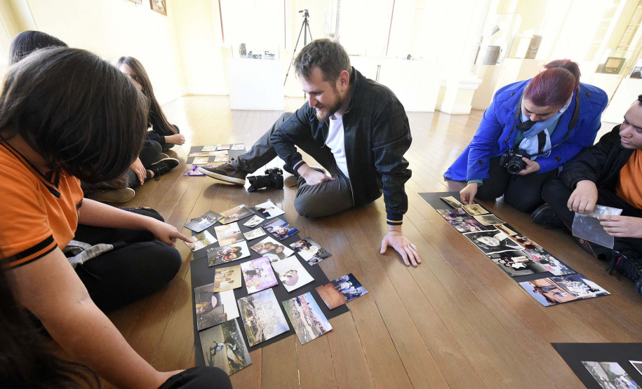 Oficina para estudantes de Lex Kozlik o Museu da Imagem e do Som do Paraná(MIS).Curitiba, 16 de agosto de 2019.Foto: Kraw Penas/SECC