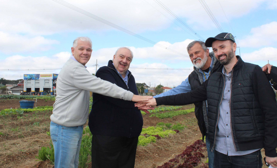 Foi inaugurado nesta segunda-feira (26) o trabalho de revitalização da horta comunitária no bairro Tatuquara, em Curitiba. O projeto foi executado por meio do programa Hortas Comunitárias, da Secretaria de Estado da Agricultura e do Abastecimento. A iniciativa é uma parceria entre Governo do Estado e Prefeitura de Curitiba. Foto: Gisele Barão/SEAB