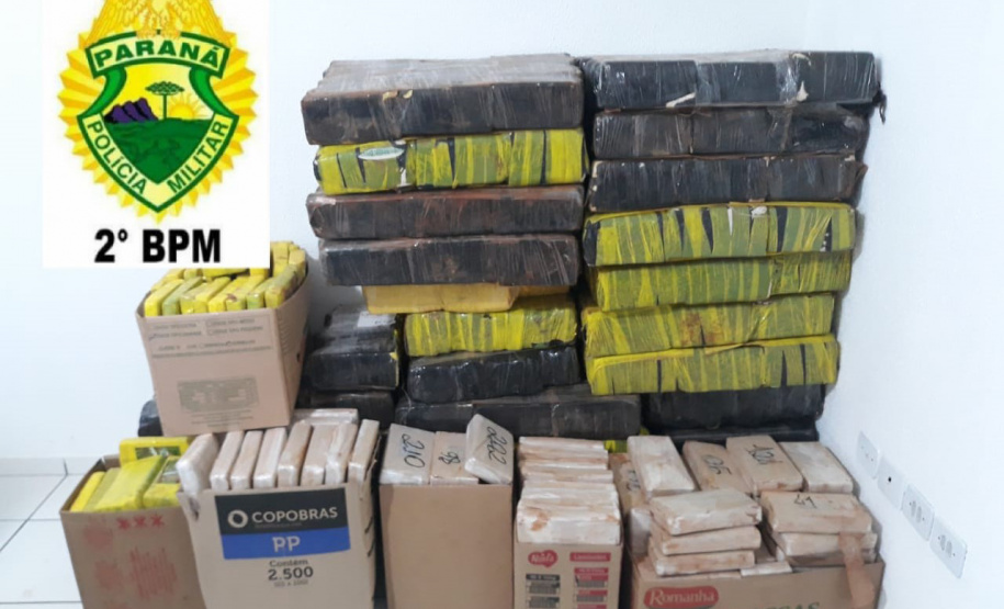 Polícia Militar apreende quase 900 quilos de maconha. Foto: Divulgação/PMPR