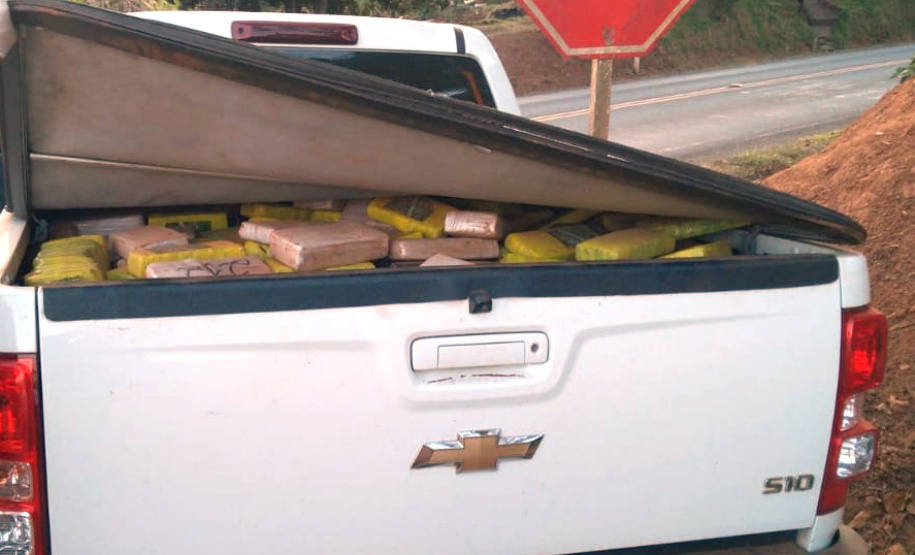 Polícia Militar apreende quase 900 quilos de maconha. Foto: Divulgação/PMPR