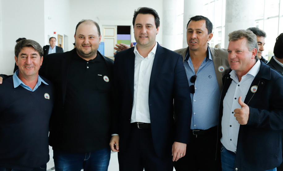 O governador Carlos Massa Ratinho Junior lançou nesta segunda-feira (26), no Palácio Iguaçu, um banco de projetos executivos de R$ 350 milhões para viabilizar e agilizar obras de reestruturação de rodovias, ferrovias e da segurança pública.