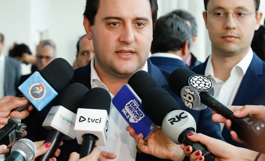 O governador Carlos Massa Ratinho Junior lançou nesta segunda-feira (26), no Palácio Iguaçu, um banco de projetos executivos de R$ 350 milhões para viabilizar e agilizar obras de reestruturação de rodovias, ferrovias e da segurança pública.