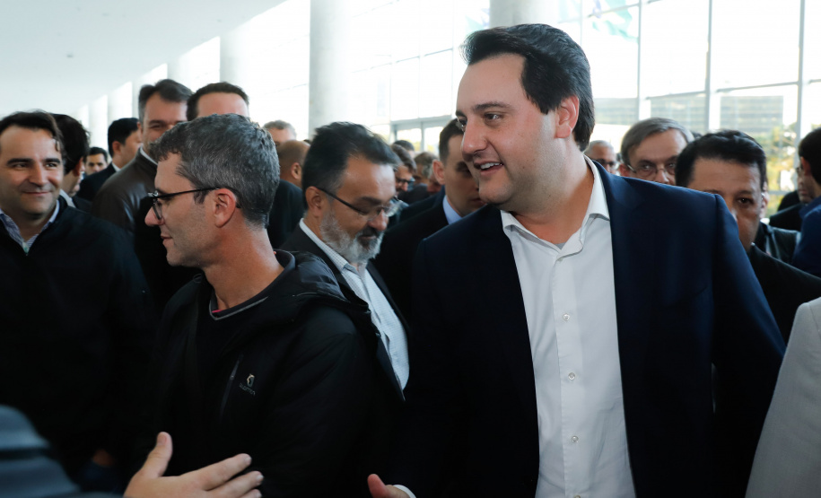 O governador Carlos Massa Ratinho Junior lançou nesta segunda-feira (26), no Palácio Iguaçu, um banco de projetos executivos de R$ 350 milhões para viabilizar e agilizar obras de reestruturação de rodovias, ferrovias e da segurança pública.