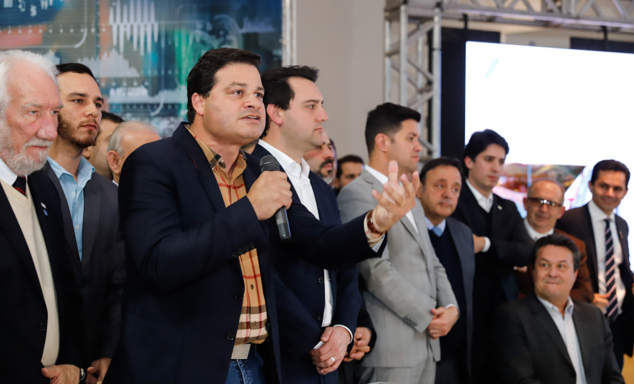 O governador Carlos Massa Ratinho Junior lançou nesta segunda-feira (26), no Palácio Iguaçu, um banco de projetos executivos de R$ 350 milhões para viabilizar e agilizar obras de reestruturação de rodovias, ferrovias e da segurança pública.