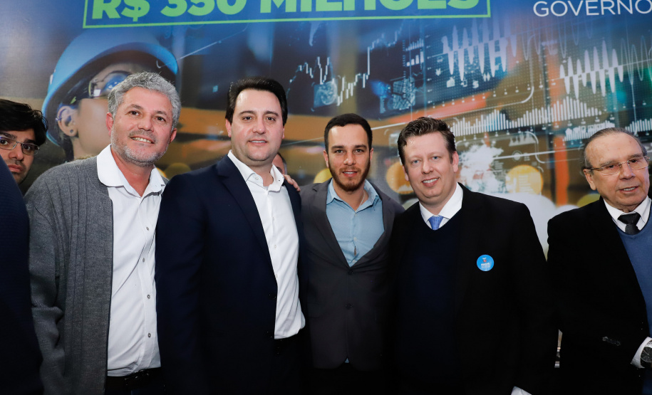 O governador Carlos Massa Ratinho Junior lançou nesta segunda-feira (26), no Palácio Iguaçu, um banco de projetos executivos de R$ 350 milhões para viabilizar e agilizar obras de reestruturação de rodovias, ferrovias e da segurança pública.