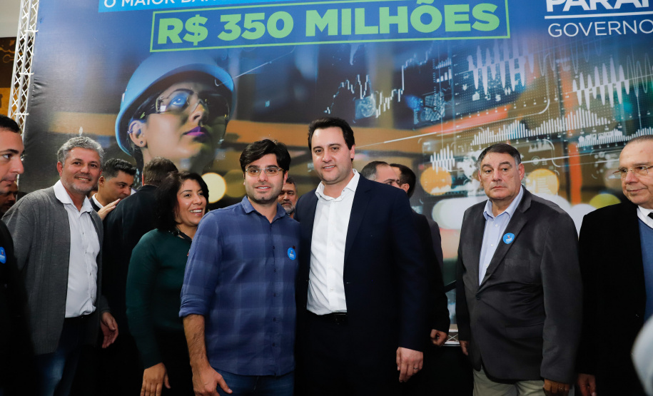 O governador Carlos Massa Ratinho Junior lançou nesta segunda-feira (26), no Palácio Iguaçu, um banco de projetos executivos de R$ 350 milhões para viabilizar e agilizar obras de reestruturação de rodovias, ferrovias e da segurança pública.