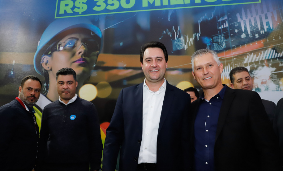 O governador Carlos Massa Ratinho Junior lançou nesta segunda-feira (26), no Palácio Iguaçu, um banco de projetos executivos de R$ 350 milhões para viabilizar e agilizar obras de reestruturação de rodovias, ferrovias e da segurança pública.