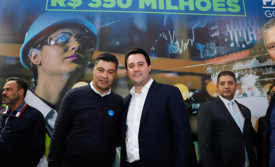 O governador Carlos Massa Ratinho Junior lançou nesta segunda-feira (26), no Palácio Iguaçu, um banco de projetos executivos de R$ 350 milhões para viabilizar e agilizar obras de reestruturação de rodovias, ferrovias e da segurança pública.