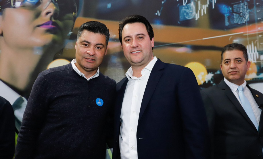 O governador Carlos Massa Ratinho Junior lançou nesta segunda-feira (26), no Palácio Iguaçu, um banco de projetos executivos de R$ 350 milhões para viabilizar e agilizar obras de reestruturação de rodovias, ferrovias e da segurança pública.