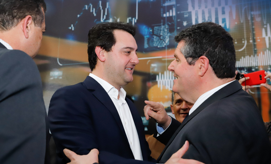 O governador Carlos Massa Ratinho Junior lançou nesta segunda-feira (26), no Palácio Iguaçu, um banco de projetos executivos de R$ 350 milhões para viabilizar e agilizar obras de reestruturação de rodovias, ferrovias e da segurança pública.