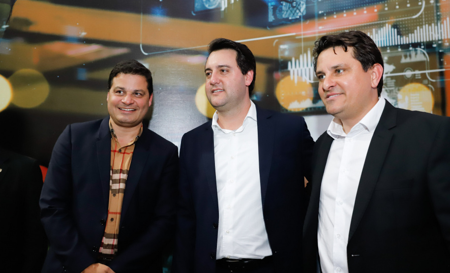 O governador Carlos Massa Ratinho Junior lançou nesta segunda-feira (26), no Palácio Iguaçu, um banco de projetos executivos de R$ 350 milhões para viabilizar e agilizar obras de reestruturação de rodovias, ferrovias e da segurança pública.