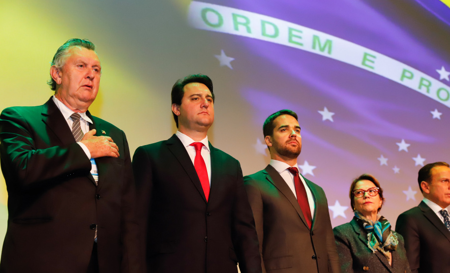 O governador Carlos Massa Ratinho Junior defendeu nesta terça-feira (27), na abertura do Salão Internacional de Avicultura e Suinocultura (Siavs), em São Paulo, que o Brasil deve reforçar a imagem de grande produtor global de alimentos e reafirmou a necessidade da industrialização da produção agropecuária para agregar mais valor aos produtos do campo.