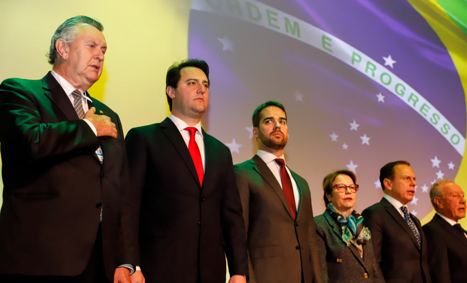 O governador Carlos Massa Ratinho Junior defendeu nesta terça-feira (27), na abertura do Salão Internacional de Avicultura e Suinocultura (Siavs), em São Paulo, que o Brasil deve reforçar a imagem de grande produtor global de alimentos e reafirmou a necessidade da industrialização da produção agropecuária para agregar mais valor aos produtos do campo.