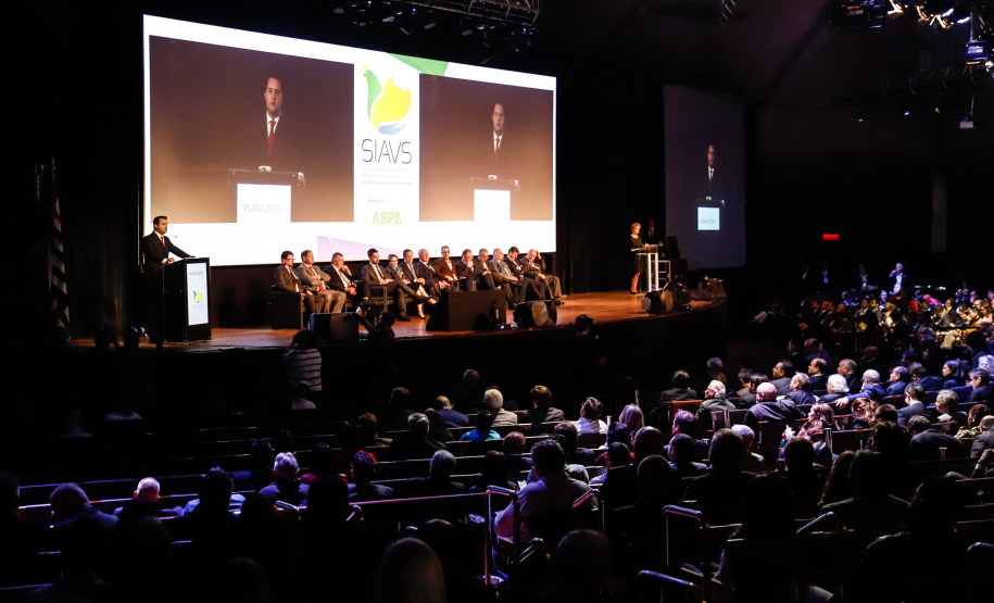 O governador Carlos Massa Ratinho Junior defendeu nesta terça-feira (27), na abertura do Salão Internacional de Avicultura e Suinocultura (Siavs), em São Paulo, que o Brasil deve reforçar a imagem de grande produtor global de alimentos e reafirmou a necessidade da industrialização da produção agropecuária para agregar mais valor aos produtos do campo.