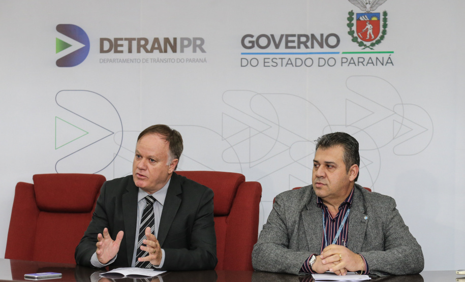 O diretor-geral do Departamento de Trânsito do Paraná (Detran-PR), Cesar Kogut e o diretor administrativo financeiro, coronel Carneiro em coletiva de imprensa para anunciar o novo valor do Registro de Contrato de Financiamento. 27/08/2019 - Foto: Geraldo Bubniak/AEN