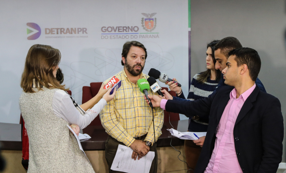 O diretor operacional do Detran-PR, Mauro Monteiro concede entrevista sobre as novas regras de aplicação da placa Mercosul. 27/08/2019 - Foto: Geraldo Bubniak/AEN