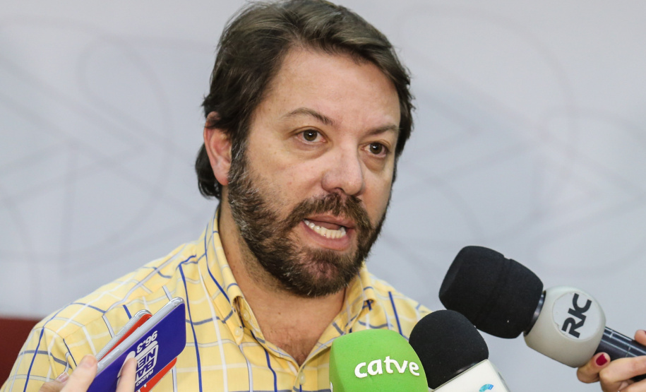 O diretor operacional do Detran-PR, Mauro Monteiro concede entrevista sobre as novas regras de aplicação da placa Mercosul. 27/08/2019 - Foto: Geraldo Bubniak/AEN