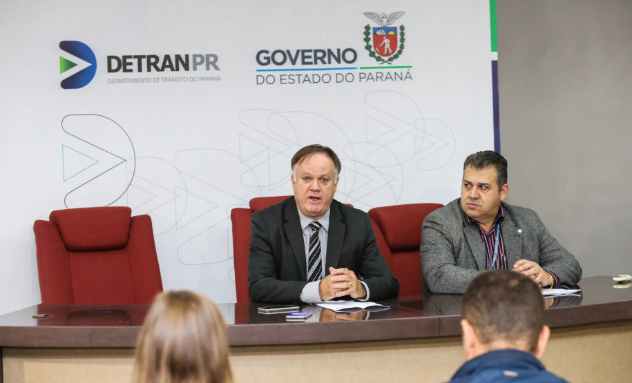 O diretor-geral do Departamento de Trânsito do Paraná (Detran-PR), Cesar Kogut e o diretor administrativo financeiro, coronel Carneiro em coletiva de imprensa para anunciar o novo valor do Registro de Contrato de Financiamento. 27/08/2019 - Foto: Geraldo Bubniak/AEN