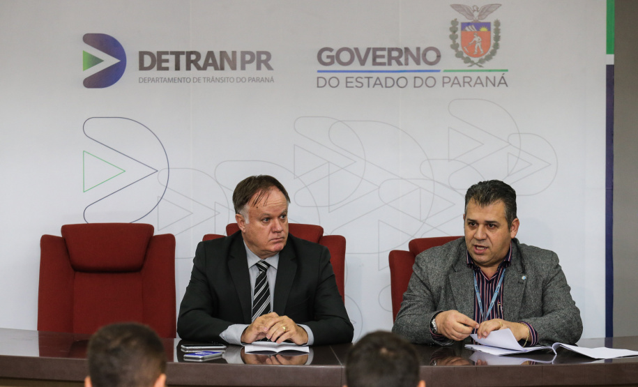 O diretor-geral do Departamento de Trânsito do Paraná (Detran-PR), Cesar Kogut e o diretor administrativo financeiro, coronel Carneiro em coletiva de imprensa para anunciar o novo valor do Registro de Contrato de Financiamento. 27/08/2019 - Foto: Geraldo Bubniak/AEN