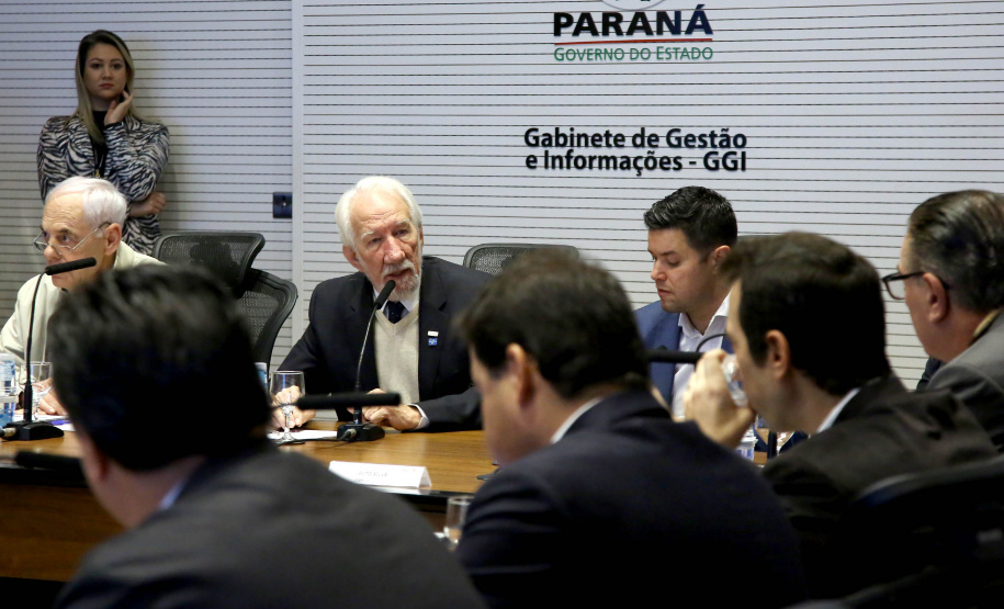 A passagem da comitiva paranaense, liderada pela vice-governador Darci Piana, na semana passada, pela República Tcheca já rende acordos para o Estado