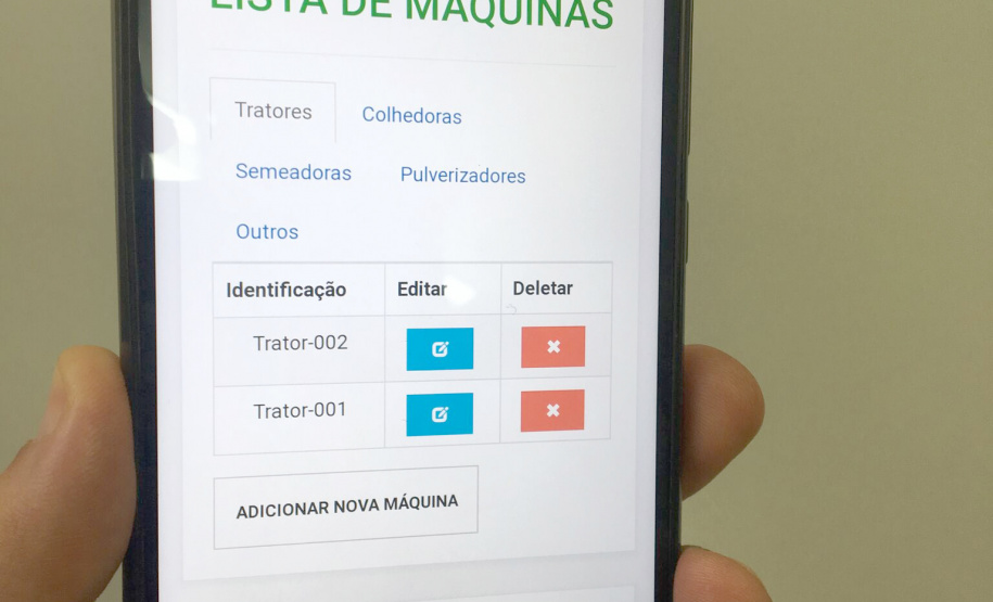 O Instituto Agronômico do Paraná (Iapar) desenvolveu com a startup Agropixel de Londrina um sistema que contribui para o gerenciamento de máquinas agrícolas, sobretudo para propriedades que produzam grãos. Foi criada uma plataforma web gratuita para os agricultores acrescentarem dados que podem ajudá-los a controlar os gastos e aumentar a rentabilidade. Foto: Divulgação/Iapar