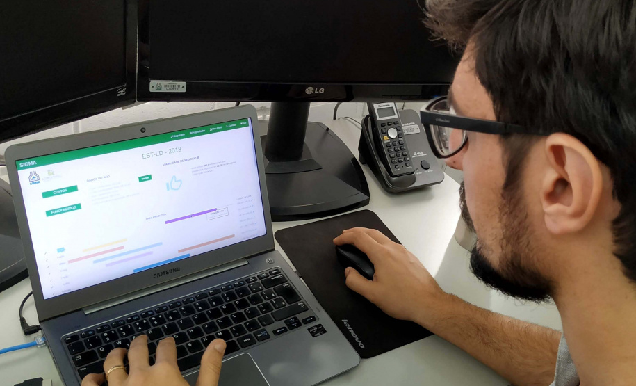 O Instituto Agronômico do Paraná (Iapar) desenvolveu com a startup Agropixel de Londrina um sistema que contribui para o gerenciamento de máquinas agrícolas, sobretudo para propriedades que produzam grãos. Foi criada uma plataforma web gratuita para os agricultores acrescentarem dados que podem ajudá-los a controlar os gastos e aumentar a rentabilidade. Foto: Divulgação/Iapar