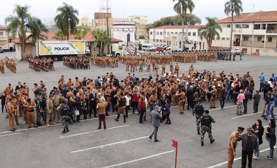 28-08-2019 Policiais Militares promovidos em 10 de agosto são homenageados. Curitiba, 28 de agosto de 2019. Policiais Militares promovidos em 10 de agosto são homenageados.