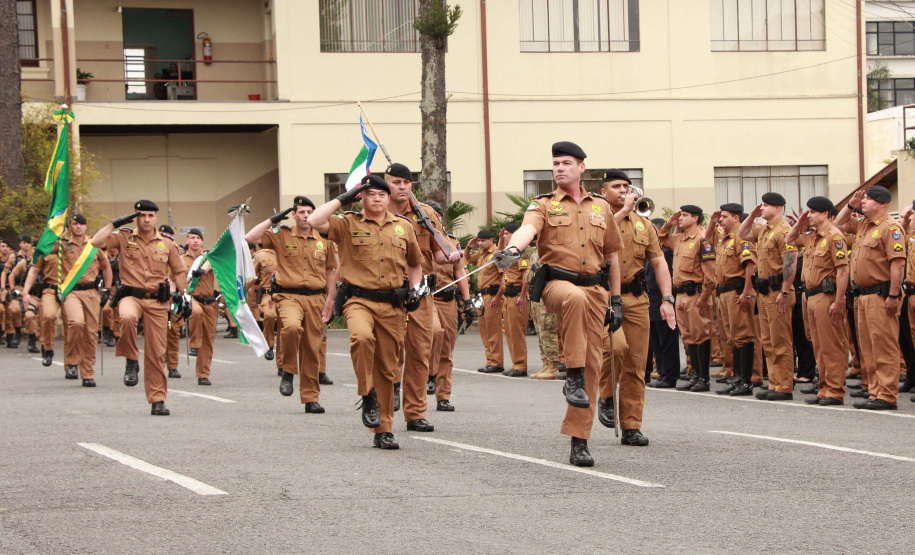 28-08-2019 Policiais Militares promovidos em 10 de agosto são homenageados. Curitiba, 28 de agosto de 2019. Policiais Militares promovidos em 10 de agosto são homenageados.