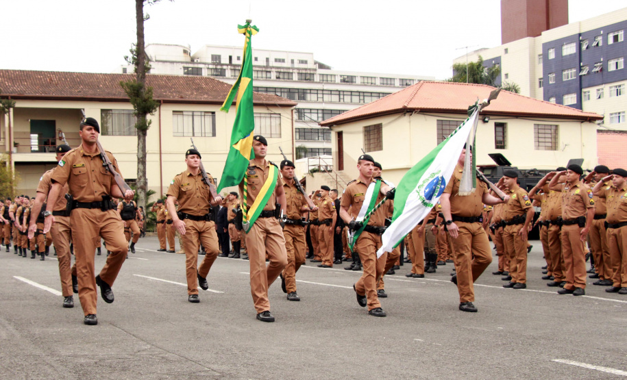 28-08-2019 Policiais Militares promovidos em 10 de agosto são homenageados. Curitiba, 28 de agosto de 2019. Policiais Militares promovidos em 10 de agosto são homenageados.