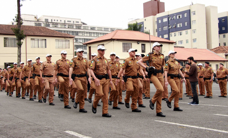 28-08-2019 Policiais Militares promovidos em 10 de agosto são homenageados. Curitiba, 28 de agosto de 2019. Policiais Militares promovidos em 10 de agosto são homenageados.