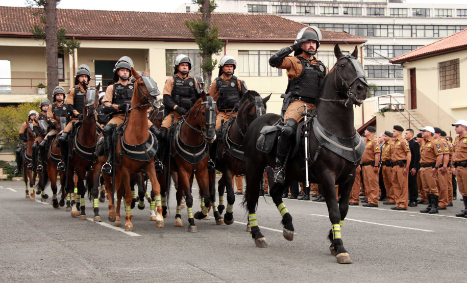 28-08-2019 Policiais Militares promovidos em 10 de agosto são homenageados. Curitiba, 28 de agosto de 2019. Policiais Militares promovidos em 10 de agosto são homenageados.